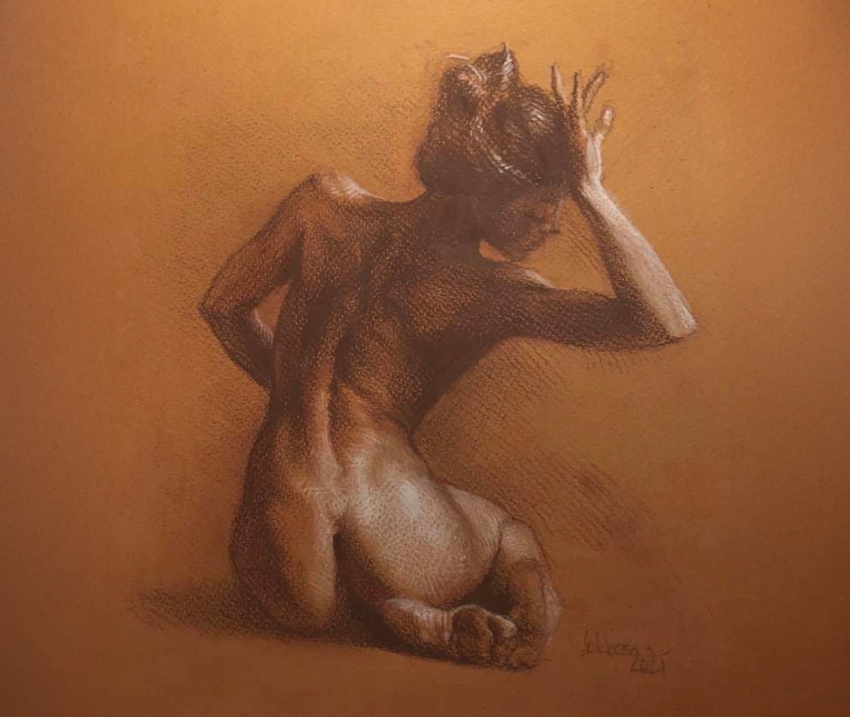 figure-drawing-with-lothar Charcoal and pastel drawing of a nude figure seated with their back to the viewer, posed gracefully against a warm brown background with detailed shading.